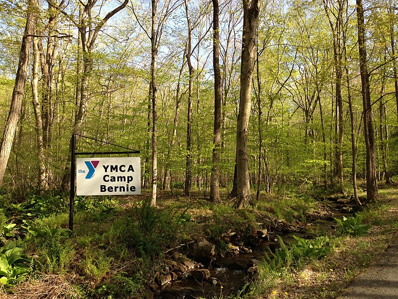 File:2013-05-06 17 29 22 Entrance for YMCA Camp Bernie.jpg