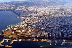 Pamje nga vendi ku jetoni aktualisht. - Faqe 2 250px-Aerial_view_of_Kalamaria,_Greece
