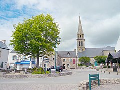 La place de Weilheim et l'église Saint-Pierre à Baden près du golfe du golfe du Morbihan.