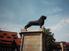 http://upload.wikimedia.org/wikipedia/commons/thumb/2/2c/Braunschweig_Burgl%C3%B6we.JPG/240px-Braunschweig_Burgl%C3%B6we.JPG
