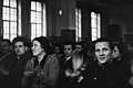 Edith Baumann (centre gauche) et Erich Honecker (à droite), Congrès des Jeunes activistes, 1948.