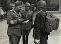 Carabiniere a colloquio con il Comandante del 3º Battaglione Mobilitato, 21 agosto 1940.