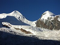 Il Castore (alla sinistra) ed il Polluce (alla destra) dal versante svizzero.