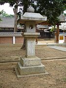 嘉义神社参道旁的石灯笼其一，1920年建造