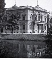 Blick vom Hofgarten auf das Trinkaus-Palais