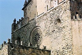 Detalle de la fachada de la matriz de Erice.