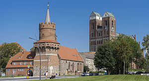 47. Platz: Bytfisch mit Mitteltorturm, Ruine der Heiliggeistkirche und Marienkirche in Prenzlau