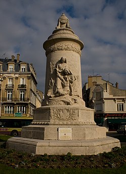 Stèle en en hommage aux infirmières du monde à Reims.