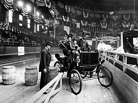 معرض سيارات نيويورك في 1900