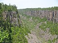 Der Ouimet Canyon in Nord-Ontario. Um eine Felsnadel ranken sich Legenden.
