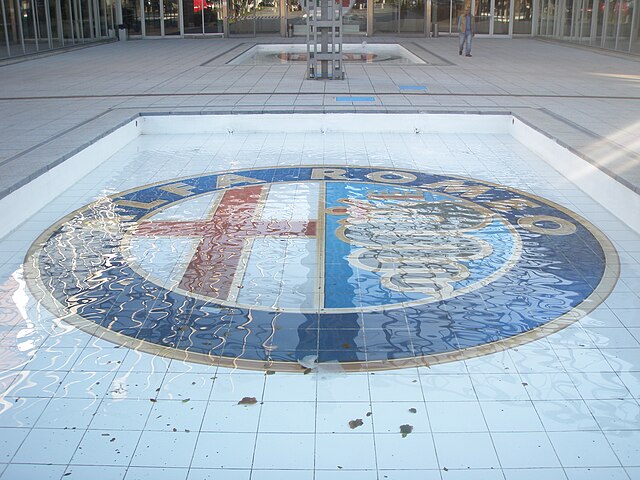 FilePiscina con el logo de ALFA Romeojpg