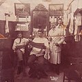 Barbearia Cannavò, na orla de Cospicua, década de 1910, por Richard Ellis