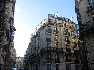 右はデヴ通り起点, サン＝ピエール通り沿い (Rue Saint-Pierre à Neuilly-sur-Seine, à droite début de la rue Dèves)