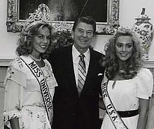 Shawn Weatherly, Ronald Reagan and Kim Seelbrede in 1981.jpg