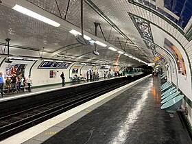 Les quais de la station.