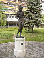 150px-Statue_of_the_Jumped_Woman.JPG