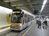 Tram op lijn 9 in het station Simonis