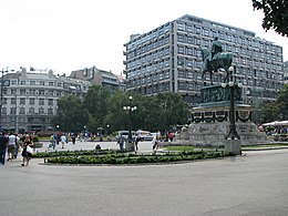 Поглед на трг и споменик кнезу Михаилу (пре реконструкције)
