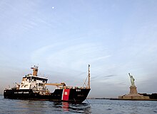 USCGC Ида Льюис в гавани Нью-Йорка.jpg