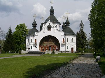 Украинаның Дубно районы Пляшево авылындагы Изге Георгий гыйбадәтханә―һәйкәле