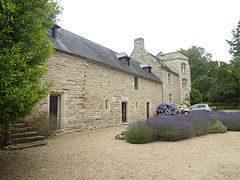 001 Plomelin Le manoir de Lestremeur.JPG