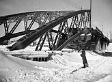 Зруйнований Русанівський міст, зима 1942 року