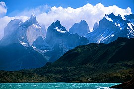 Скелясті вершини Торрес-дель-Пайне у чилійських Андах