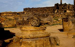 Bosra. Via colonnata - DecArch - 2-31.jpg