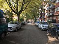 Burmesterstraße, Blick aus Richtung Witthof, rechts mittig zweigt die Stockhausenstraße ab