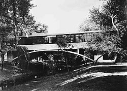 Casa del Puente - Amancio Williams.jpg