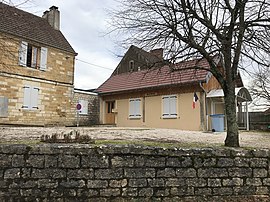 The town hall in Champrougier