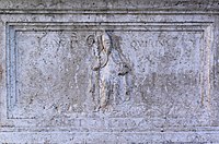 Reliefna upodobitev svetega Kvirina na vodnjaku na trgu Vela Placa v mestu Krk