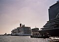 Cruiseschepen bij de Passagiers Terminal Amsterdam