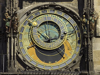 Jam astronomi Praha, dipasang pada tahun 1410 oleh pembuat jam Mikuláš dari Kadaň dan Jan Šindel, dan merupakan salah satu jam astronomi tertua yang masih bekerja di dunia.