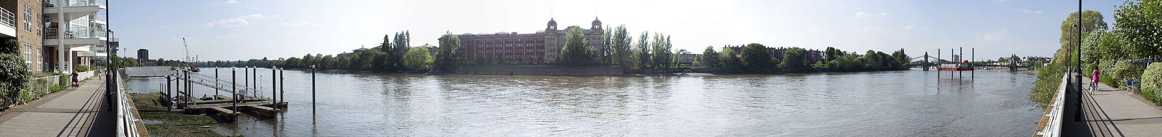 Toàn cảnh sông Thames nhìn từ Hammersmith