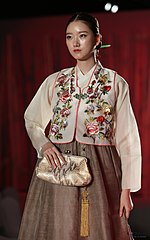 KOCIS Korea Hanbok-AoDai FashionShow 25 (9766174401)