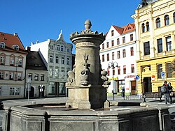 Empírová kašna na náměstí v České Lípě