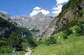 Vue générale du Bout du Monde dominé par la tour de Saint-Hubert.