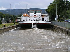 Die Jakob Götz in der Schleuse