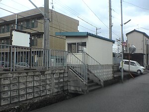 車站出入口與候車室（2006年3月30日）