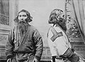 Dviejų Sachalino salos ainų vyrų nuotrauka.
