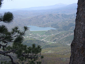 Вид на село Щасливе з боку скелі Орлиний Заліт