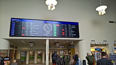 Infotavlan inne i stationshallen