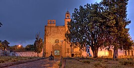 Tochimilco – Kirchenfassade und Außenkapelle des Ex-Convento de San Francisco