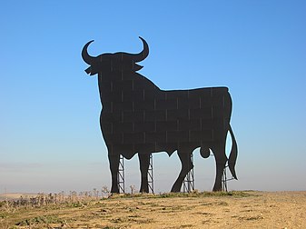 Taureau d'Osborne près de Las Cabezas de San Juan (Andalousie, Espagne). (définition réelle 2 288 × 1 712)