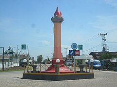 Tugu gas alam di pusat kecamatan Muara Badak.