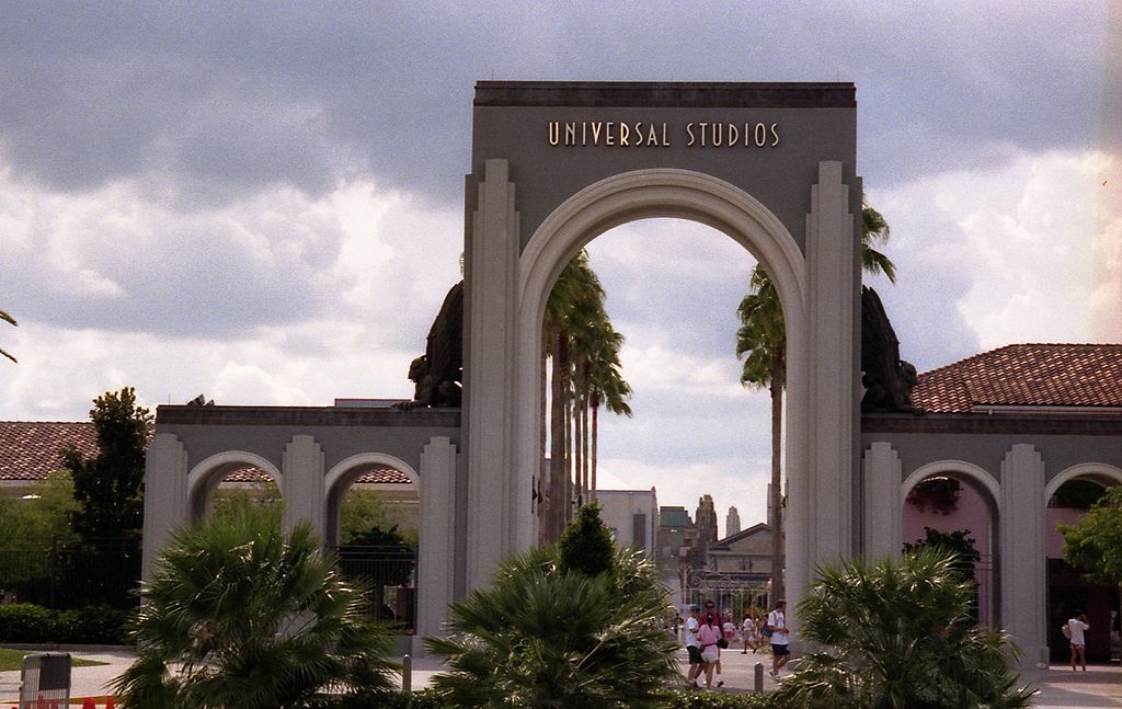 1024px-Universal01.jpg