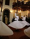 Virvlande dans i sufisk ceremoni hos Mawlawiyya-orden i Istanbul i Turkiet