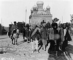 Armeniska soldater på marsch vid kyrkan 1919