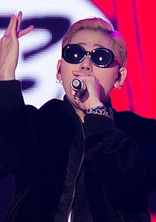 Zico wearing a black outfit and shades at the 2016 Melon Music Awards